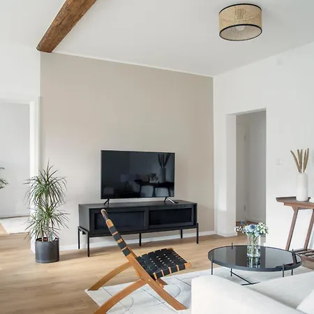 Apartment Geschmackvoll! 2 Schlafzimmer! Klimatisiert! Gassenviertel-fußgängerzone! Wohnzimmer! Küche! Bad! *